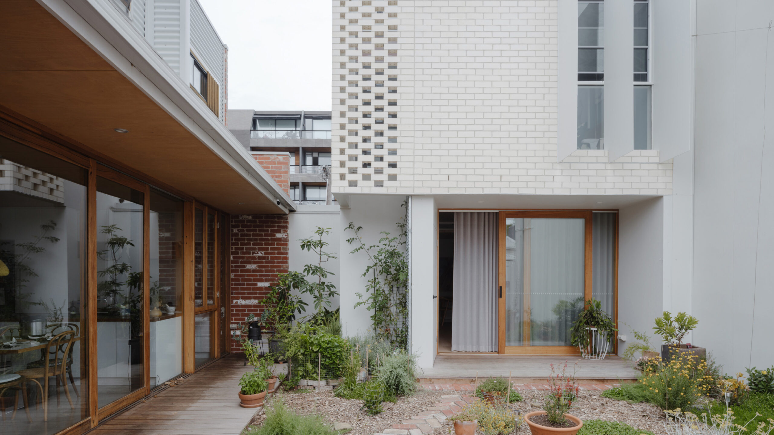 South Melbourne Residence by Project 12 Architecture